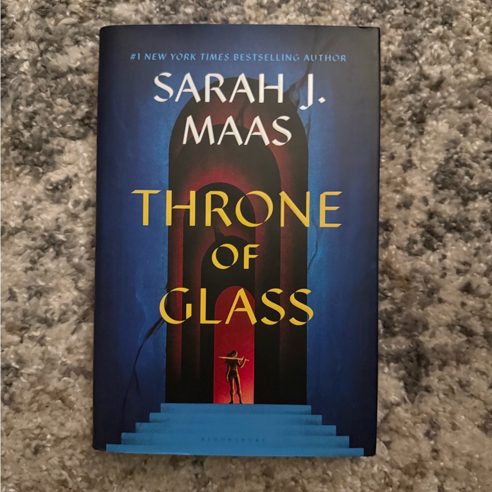 Throne of Glass by Sarah J. Maas - Hardcover